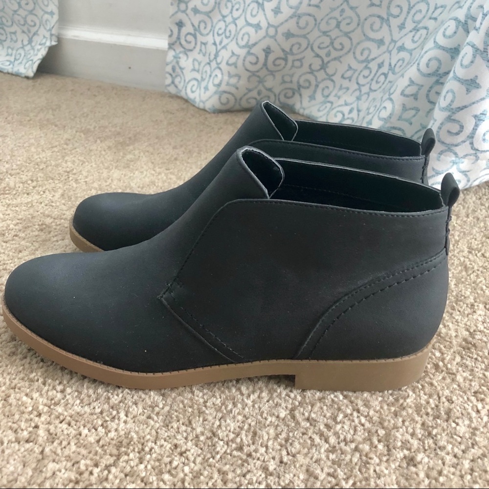 Black booties 🦋